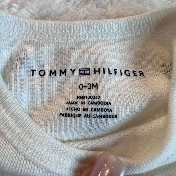 NWOT Tommy Hilfiger Newborn Onesie (0-3 Months) - Picture 2 of 4
